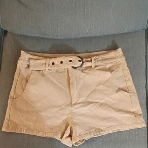 High-Waist Beige Women's Shorts with Belt